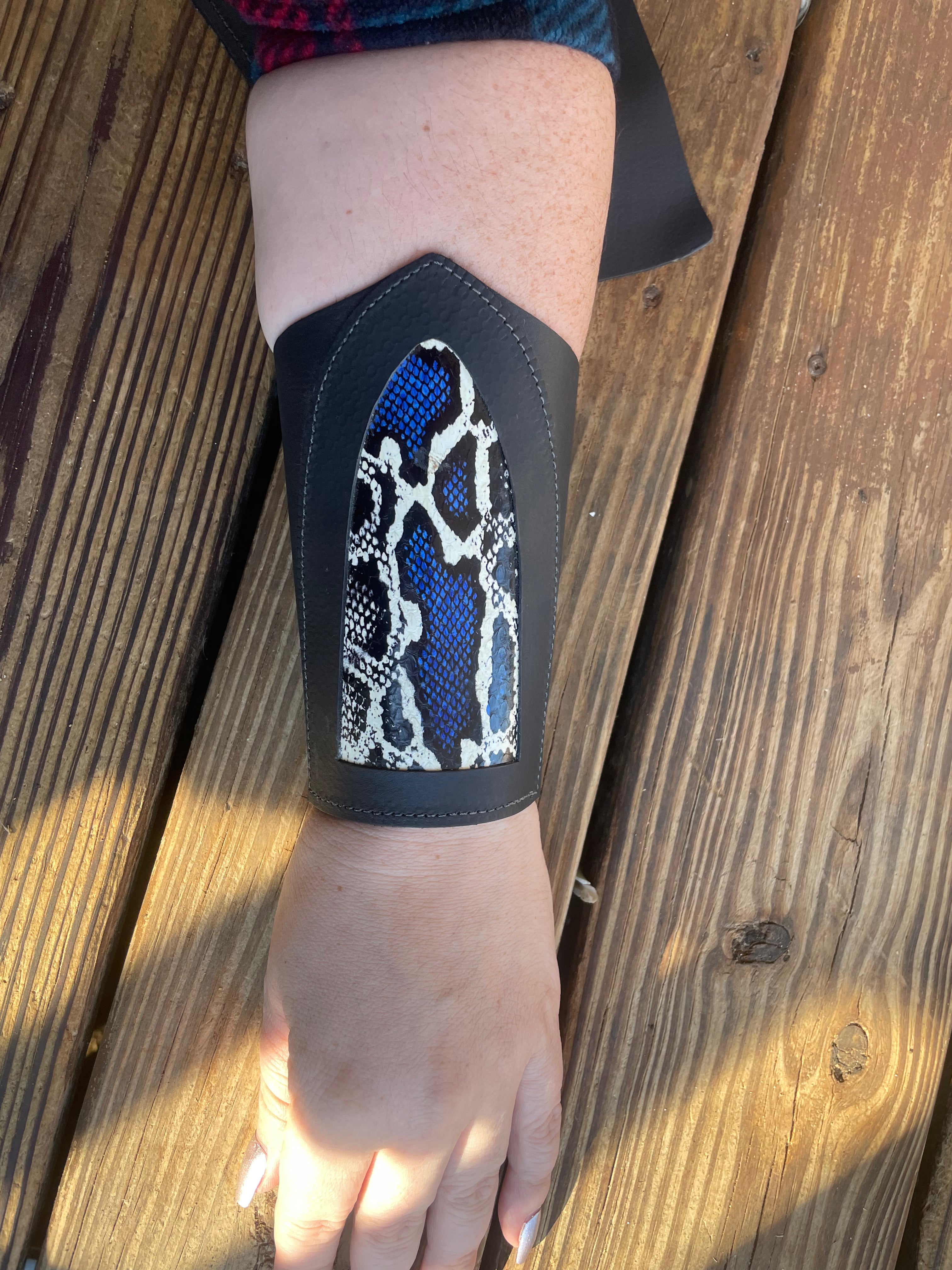 Women’s armor(bracer)