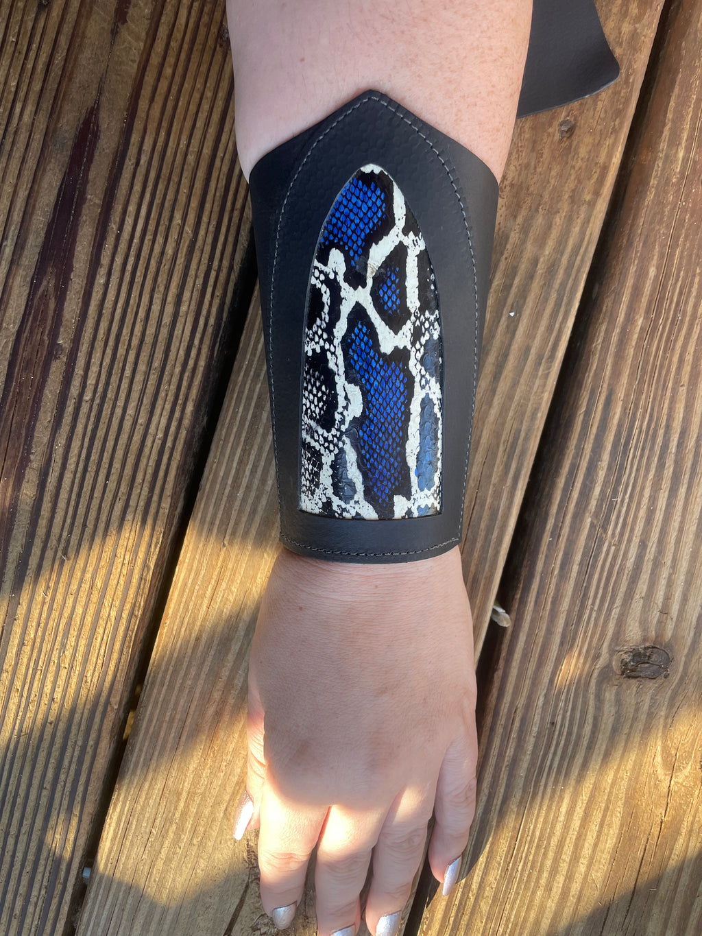 Women’s armor(bracer)