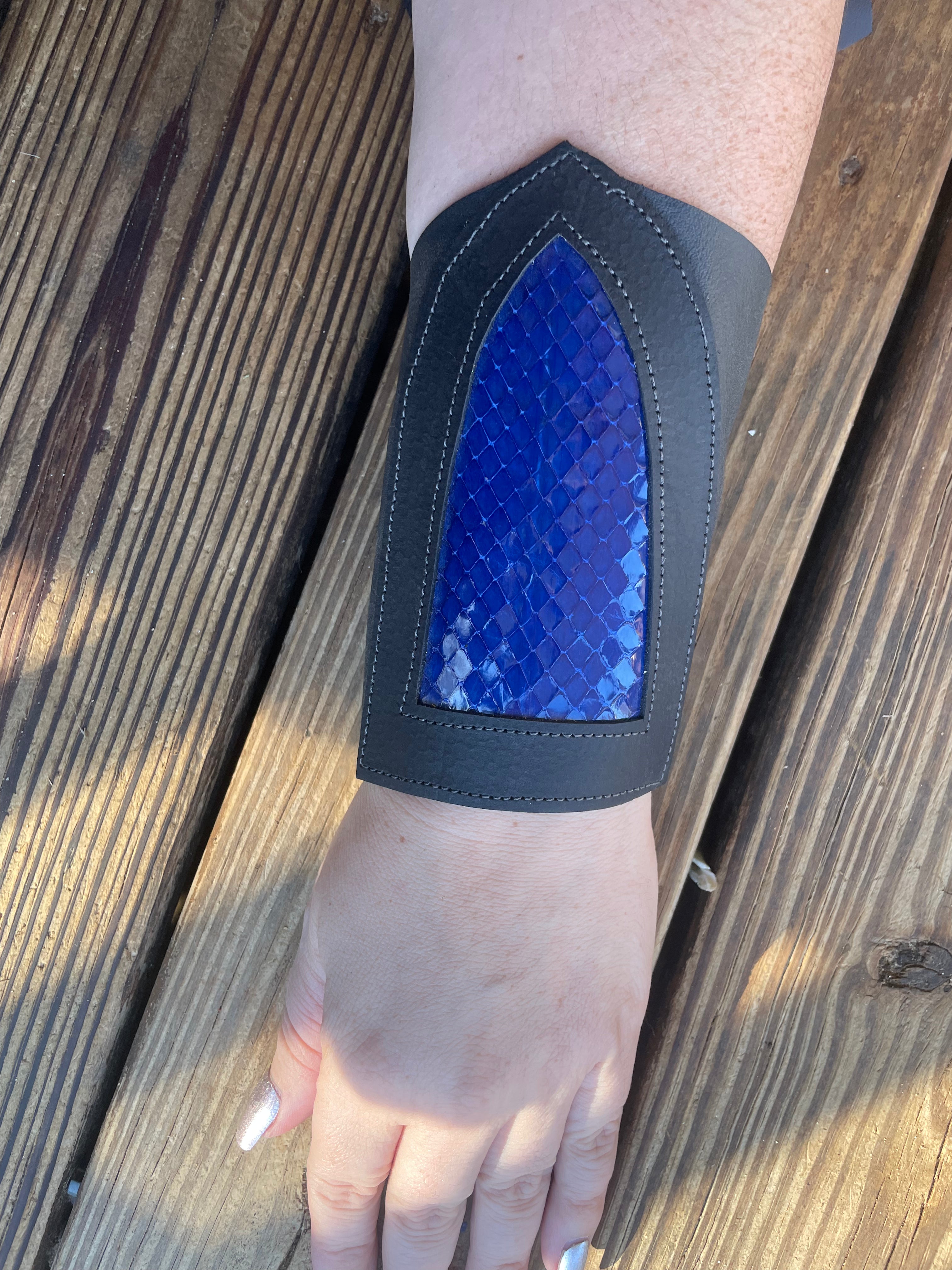 Women’s armor(bracer)